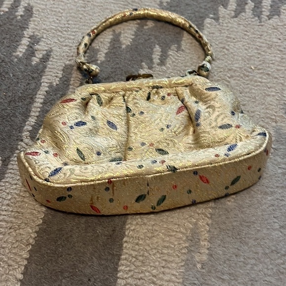 Vintage, small purse with gold, multi design, pattern, and silk inside - Picture 9 of 15